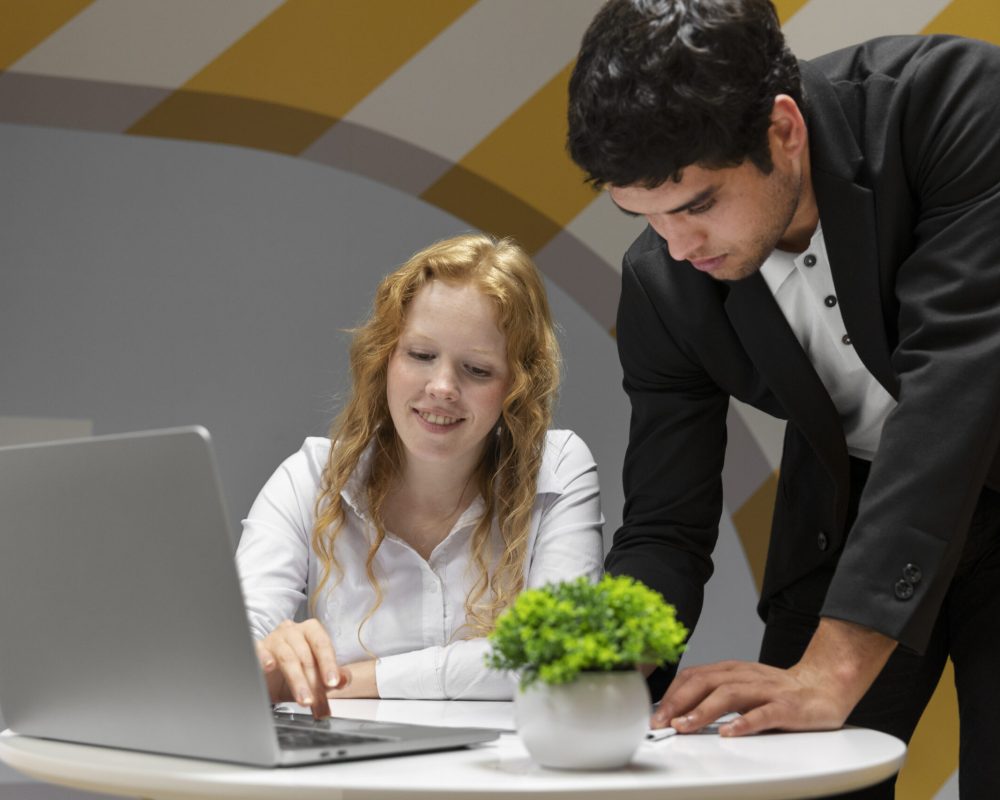 employee-showing-appreciation-each-other employee-showing-appreciation-each-other